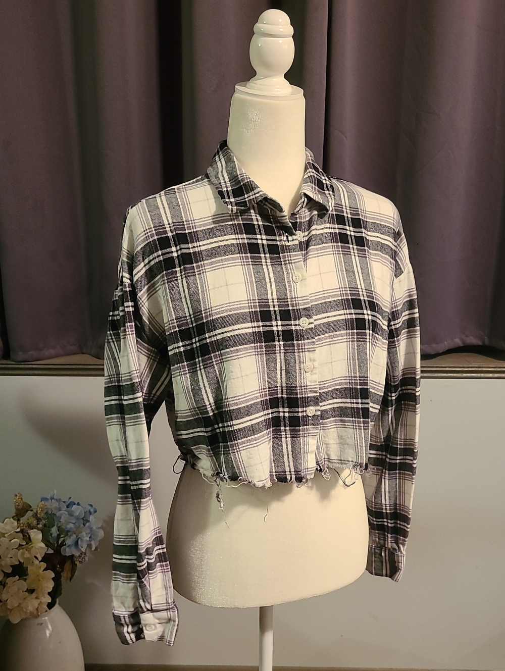 Forever 21 Cropped Black & White Plaid Button-Up Shirt - Medium